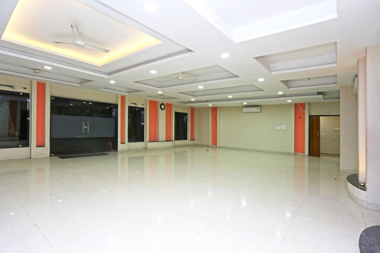 Oyo 14354 Amar Marriage Palace Hotel Dharmpura Bagian luar foto