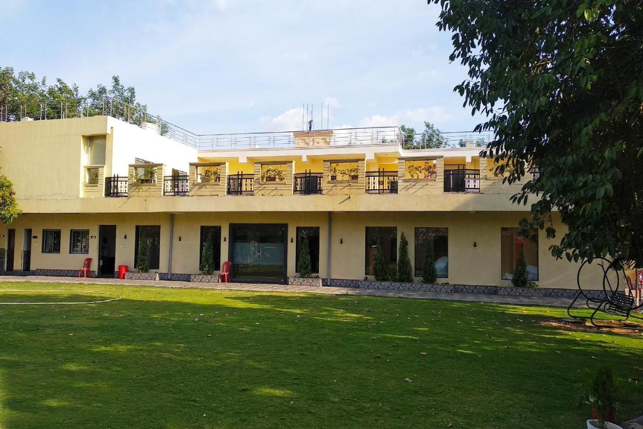 Oyo 14354 Amar Marriage Palace Hotel Dharmpura Bagian luar foto