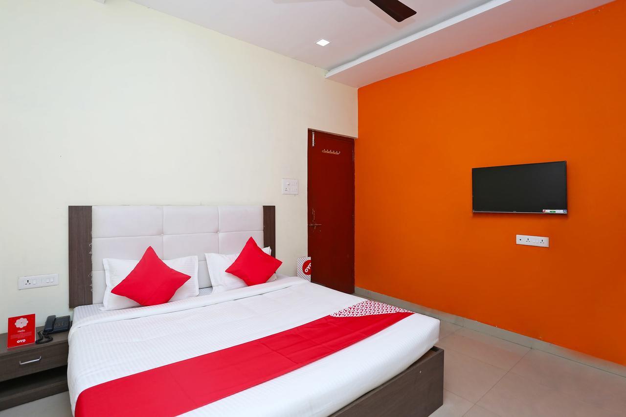 Oyo 14354 Amar Marriage Palace Hotel Dharmpura Bagian luar foto