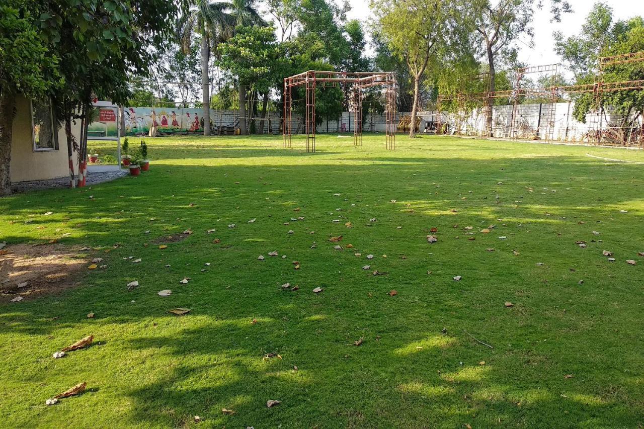 Oyo 14354 Amar Marriage Palace Hotel Dharmpura Bagian luar foto