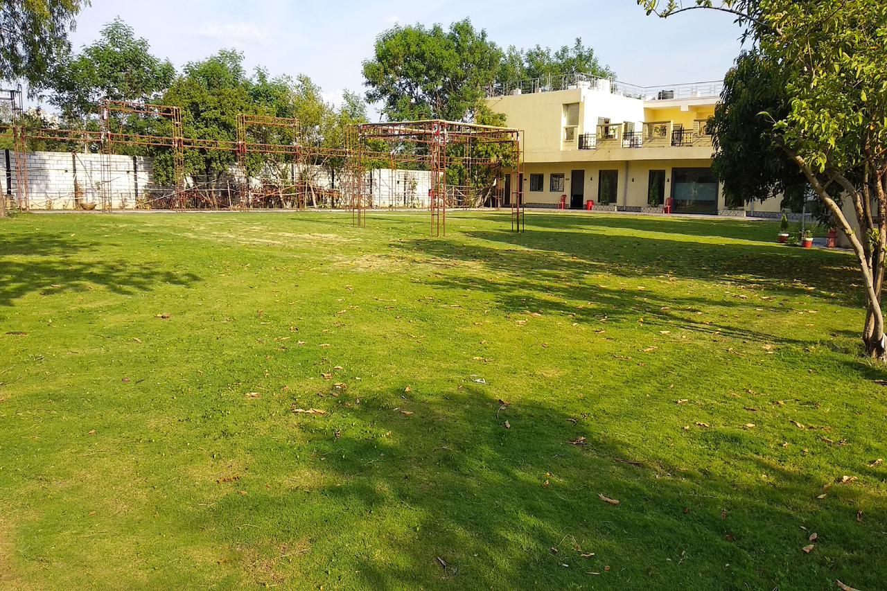 Oyo 14354 Amar Marriage Palace Hotel Dharmpura Bagian luar foto