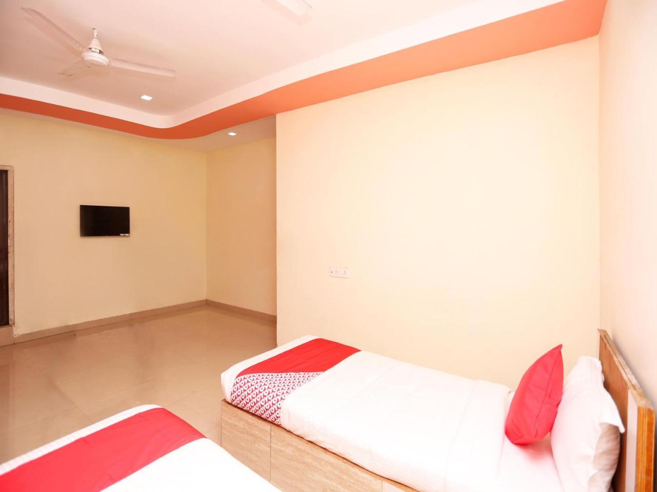 Oyo 14354 Amar Marriage Palace Hotel Dharmpura Bagian luar foto